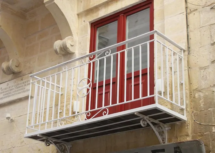 -dar Il-kavallier Jacques De Quiqueran *